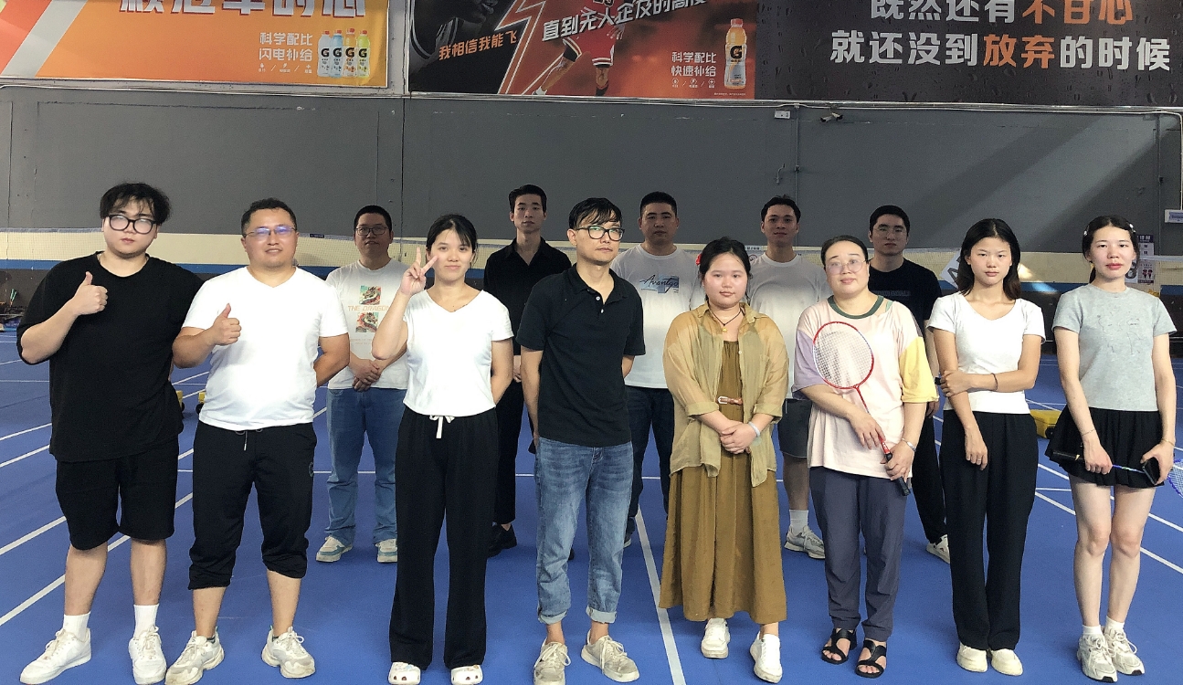 恒诚伟业周末羽毛球活动